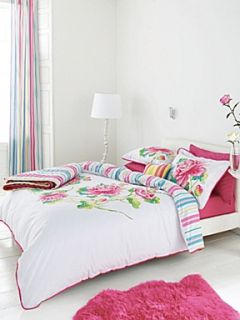 Chinese porcelain bed linen in fuchsia   