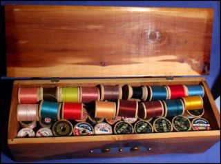 / Vintage Wooden Spools Sewing Thread in Cedar Box Rainbow of Colors