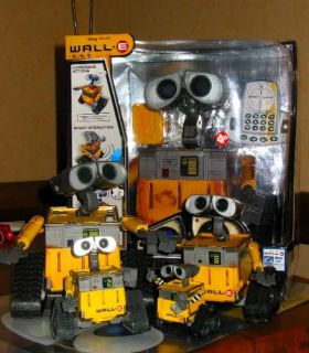 ULTIMATE WALL E im Grössenvergleich mit U Command Wall E; Interaction
