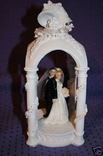 Tortenaufsatz Brautpaar Kuppelbau für Hochzeitstorte