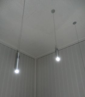 Eine 3W Cree LED Lampe leuchtet einen 1.5m² Bartisch aus einer Höhe