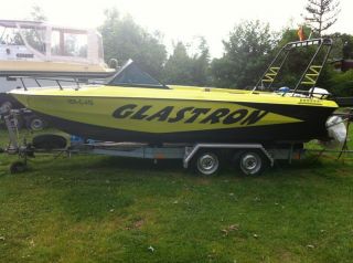 Sportboot Glastron 184V mit 5,7l Ford V8 Motor