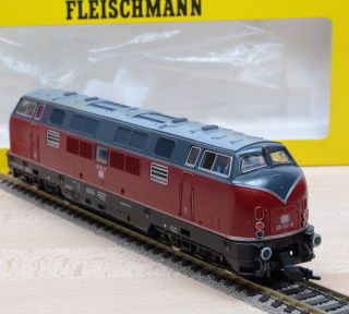 Fleischmann 4235 Diesellok Baureihe 221 der DB / DCC Digital / OVP