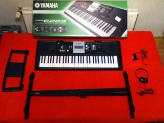 Original Yamaha PSR E223 Keyboard *Neuwertig* + Netzteil, Standfuß