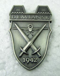 PIN Wehrmacht DEMJANSK SCHILD 1942 ( P 216 )