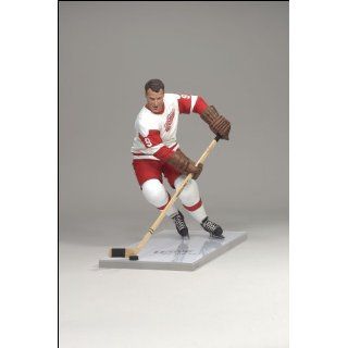 McFarlane NHL Legends Series 6 Gordie Howe   Detroit Red Wings 