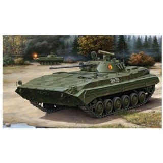 Revell Modellbausatz 03083   Schützenpanzer BMP 2 im Maßstab 135