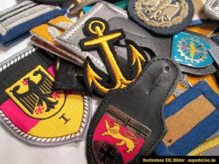 Konvolut Militärefekten BRD, DDR , USA ca 75 Teile, Schulterstücken