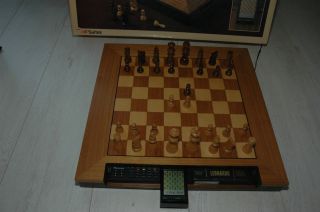 Edler Schachcomputer Saitek Renaissance Turniergroesse HOLZ komplett