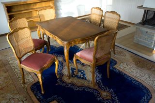 Warrings Tisch mit 6 Stühlen, Nussbaum guter Zustand