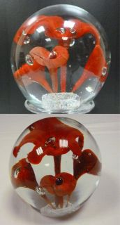 Briefbeschwerer aus Glas /Glaskugel mit Roter Blume