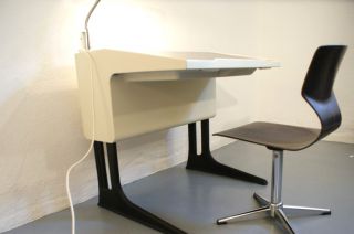 LUIGI COLANI Flötotto Schreibtisch mit Lampe und Stuhl mitwachsend