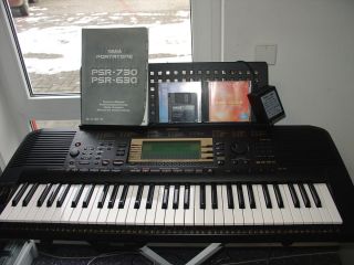 Yamaha Keyboard PSR 730 super Zustand mit Huelle vom Fachhaendler mit