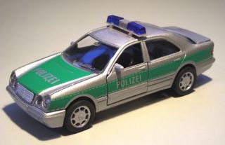 Mercedes Benz E320 Polizei Polizeiauto grün Welly 75501