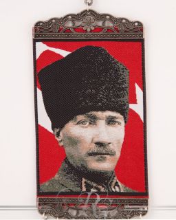 Mustafa Kemal Atatürk Portrait No.3 mit Nazar Boncuk Mini Teppich