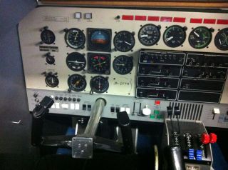 ATC 810 Flugsimulator Verfahrenstrainer Twin Engine Flight Simulator