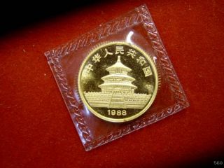 Sie erhalten eine 1/10 oz 10 Yuan Gold China Panda 1988 in Folie.