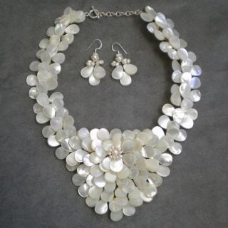Mother of Pearl and Pearls Exquisite Focus Jewelry Set (3 8 mm